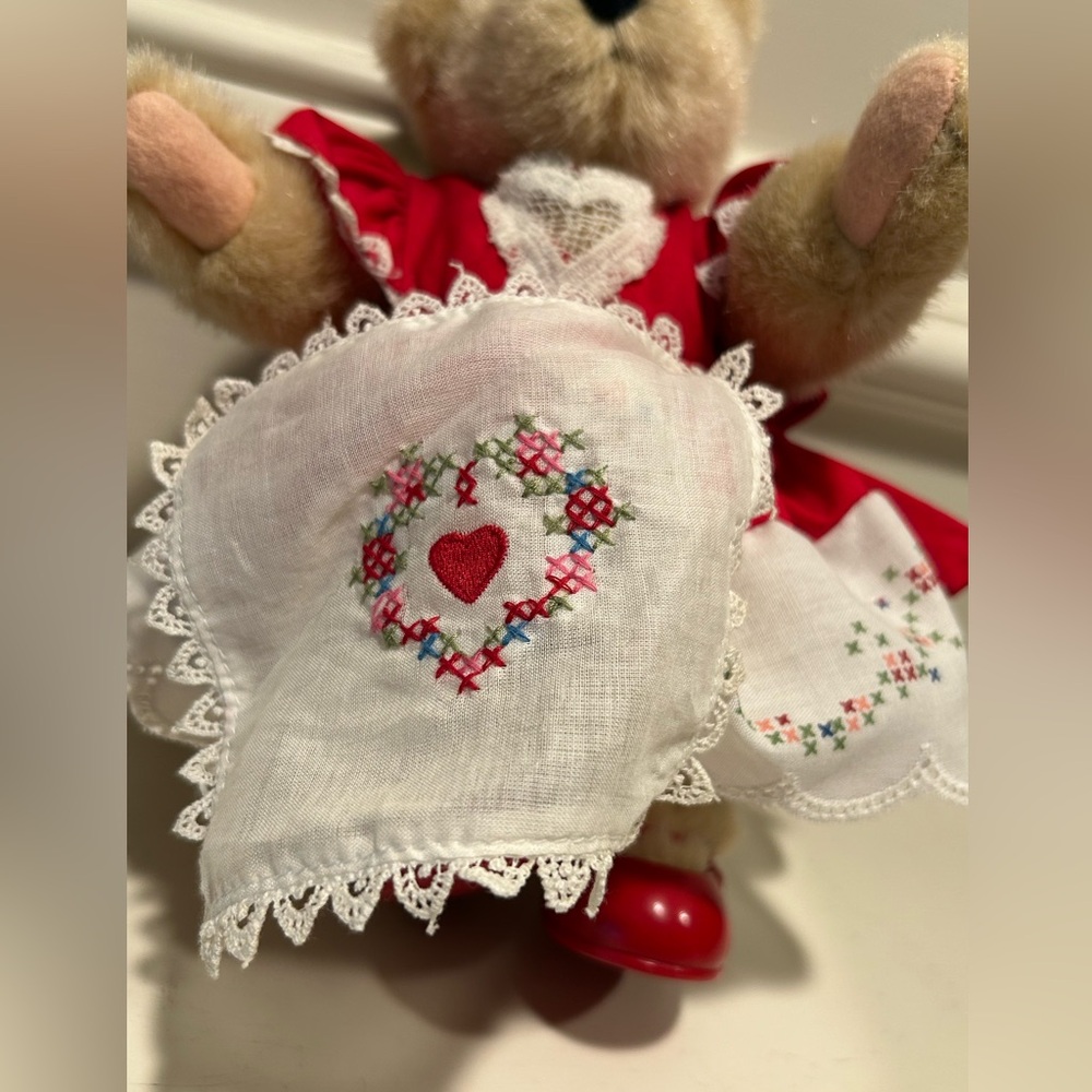 Vintage Muffy Vanderbear “Hearts and Flowers” Teddy Bear - Picture 7 of 8
